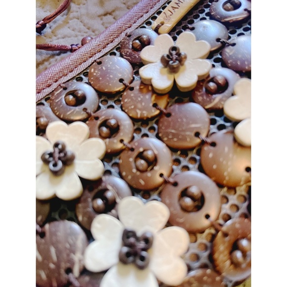 Handmade Jamaica Souvenir Bag – Coconut Shell Floral Crossbody - Picture 5 of 5